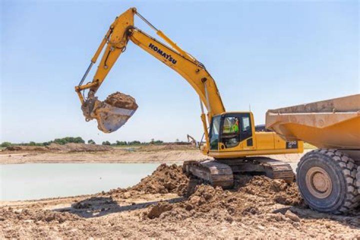 Are excavators hard to drive?