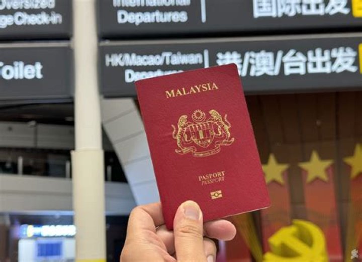 Are foreigners allowed to enter malaysia?