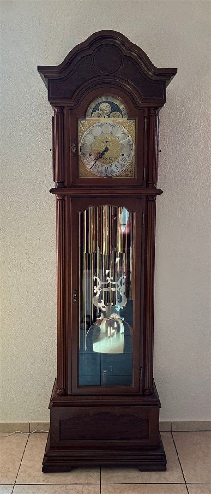 Are grandfather clocks pendulums?