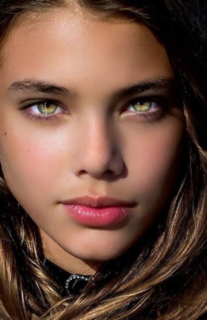 Are green eyes pretty?