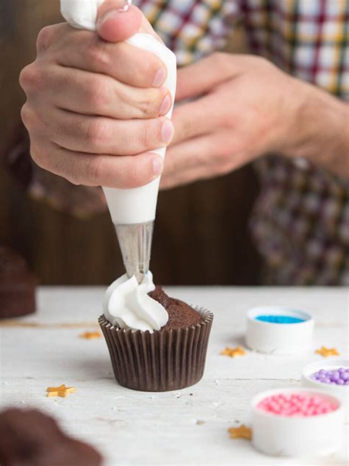 Are icing and frosting the same thing?