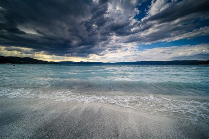 Are images on pixabay free?