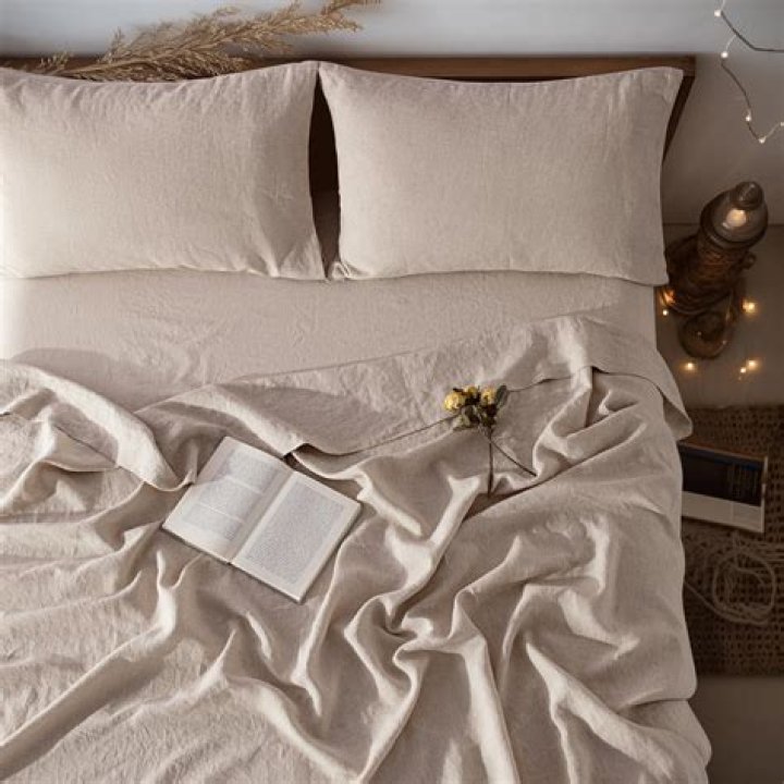 Are linen sheets scratchy?