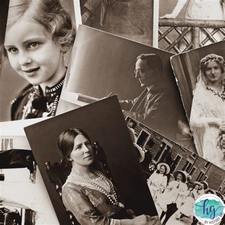 Are photographs primary sources?