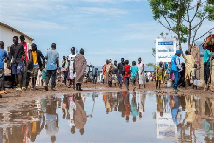 Are refugees displaced persons?