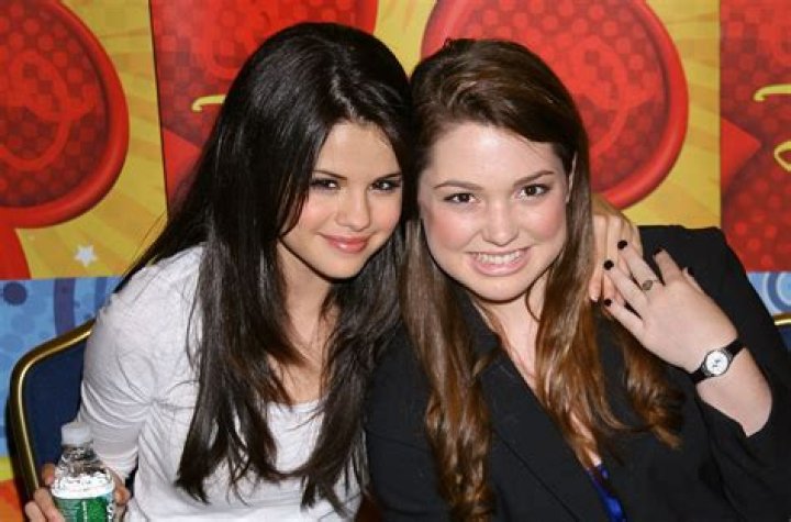 Are selena gomez and jennifer stone still friends?