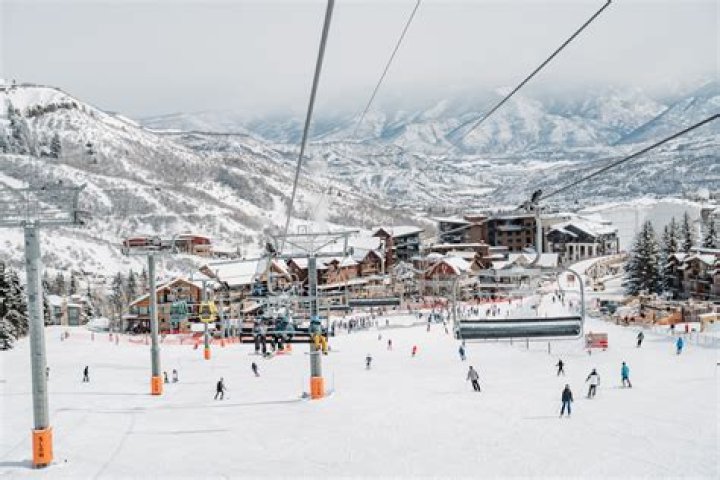 Are snowmass ski lifts open?