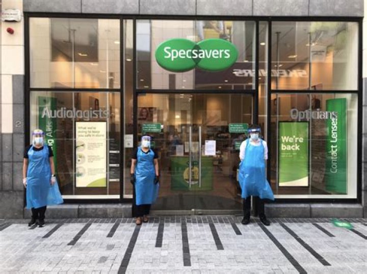 Are specsavers open during covid?