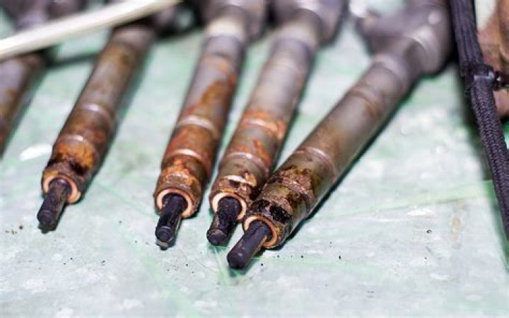 Are the symptoms of a bad fuel injector?