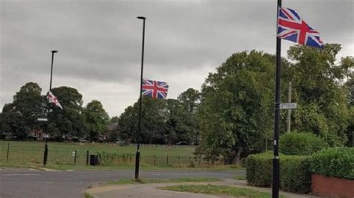 Are you allowed to put posters on lampposts?