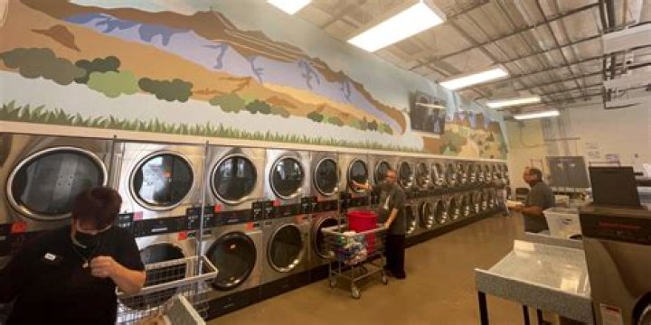 At what temperature should laundry be decontaminated?
