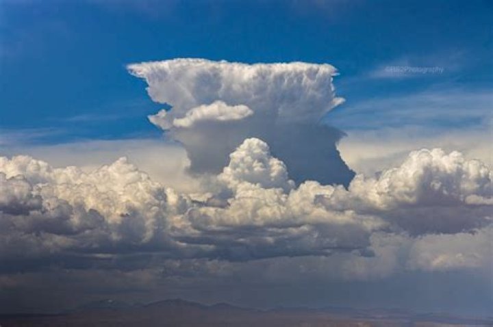 Can a cumulonimbus cloud produce hail?