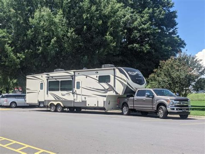 Can a half ton pull a fifth wheel?