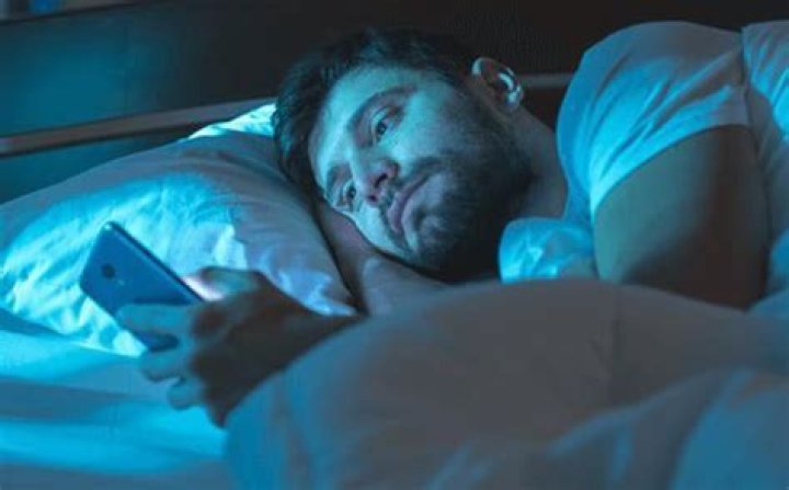 Can blue light cause insomnia?