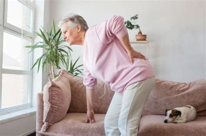 Can cataracts cause balance problems?