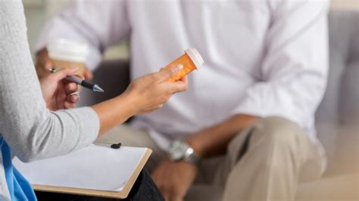 Can gynaecologist prescribe medication?