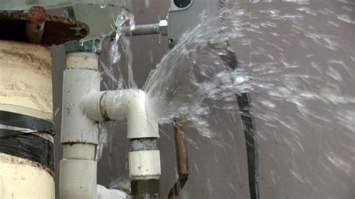 Can high water pressure cause taps to leak?