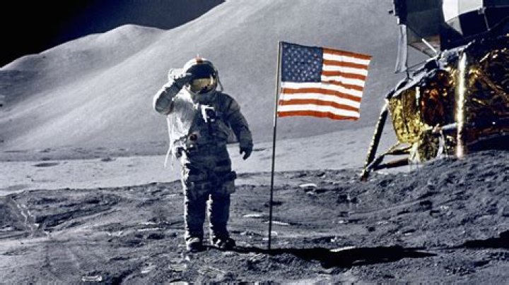 Can hubble see the flag on the moon?