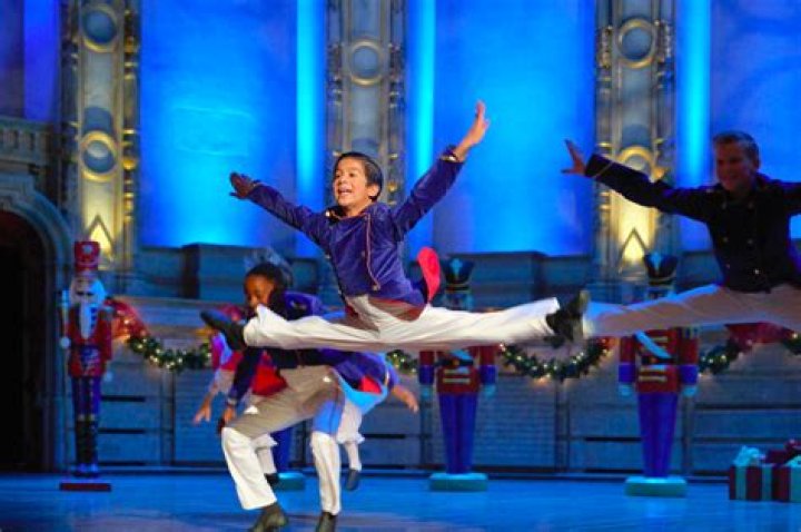 Can lacey chabert dance?