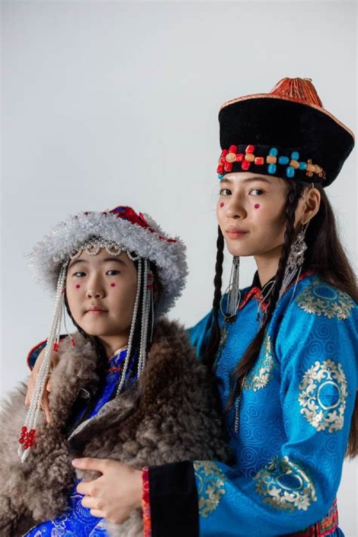 Can mongolians speak chinese?