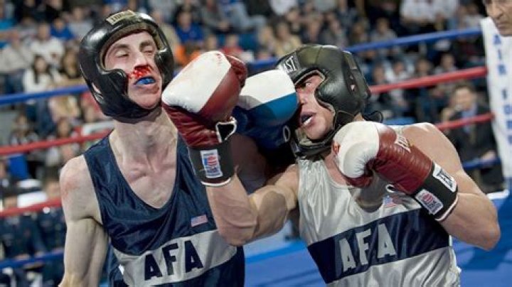 Can professional boxers compete in the olympics?