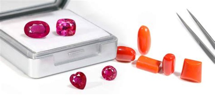 Can red coral and ruby be worn together?