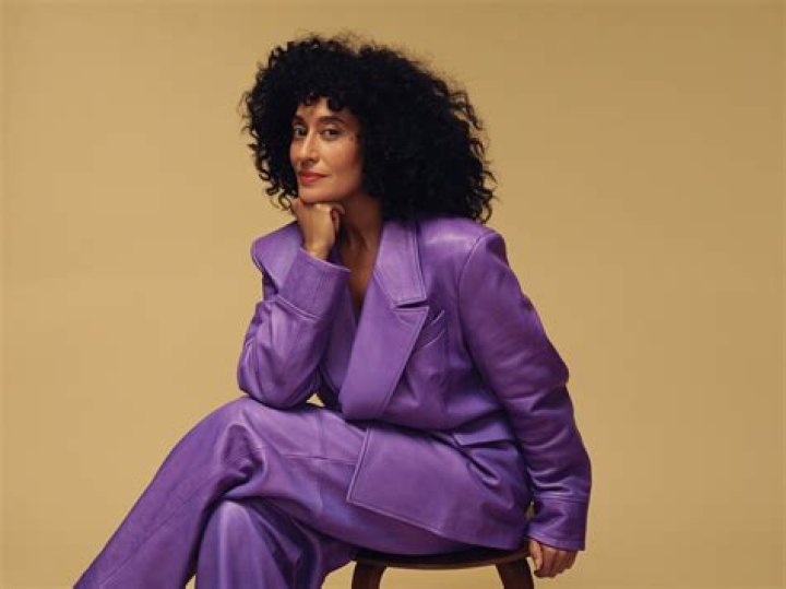 Can tracee ellis sing?