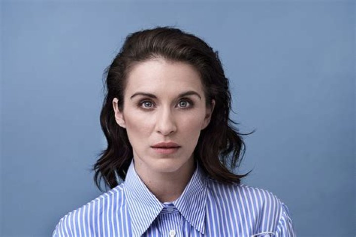 Can vicky mcclure sing?