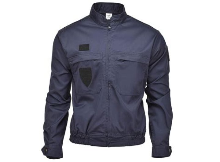 Can windbreaker withstand cold?