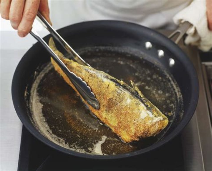 Can you cook fish without removing scales?