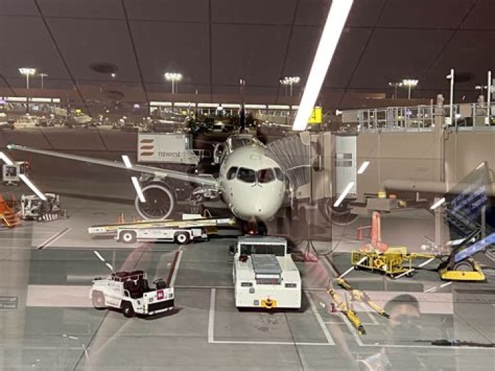 Can you fly from uk to toulon?