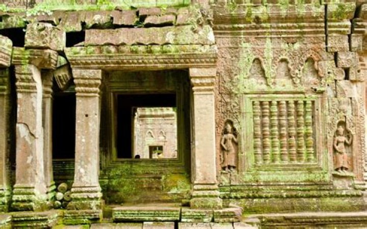 Can you go inside angkor wat?