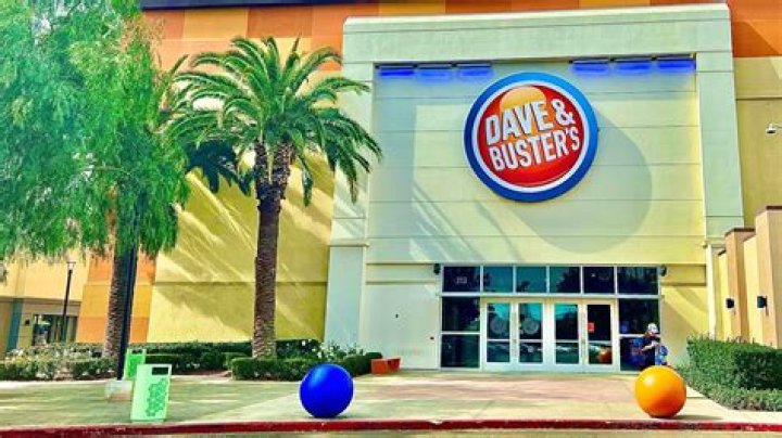 Can you make reservations at dave and busters?