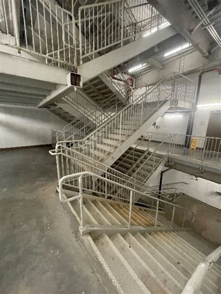 Can you smoke in stairwells?