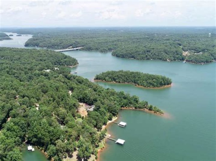 Can you swim in lake hartwell?