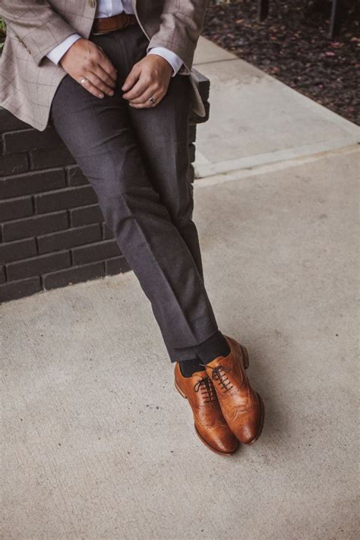 Can you wear black wingtips with jeans?