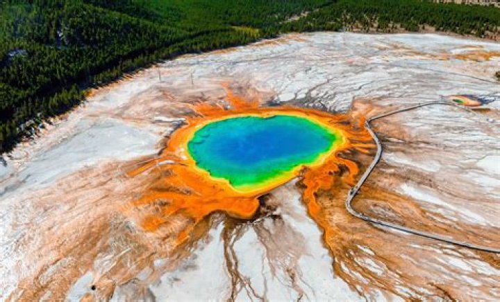 Could yellowstone erupt without warning?