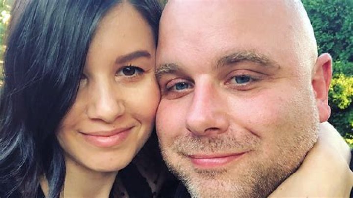 Did aziza and mike get married?