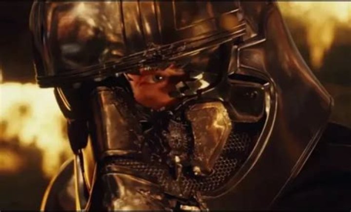 Did captain phasma die?
