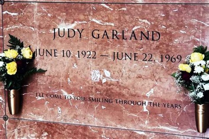 Did judy garland date mickey rooney?