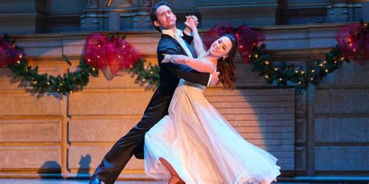 Did lacey chabert dance in the christmas waltz?