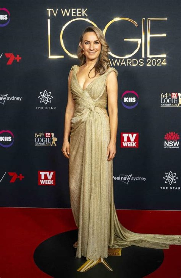 Did lisa mccune won a gold logie?