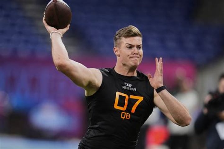 Did michael pinckney get drafted?