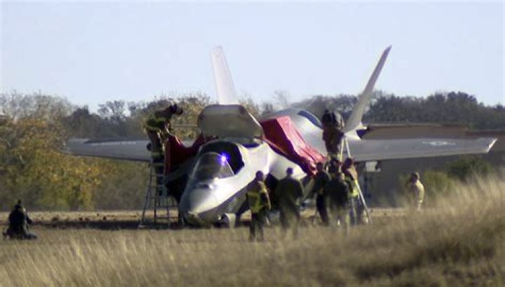 Did nolan crashed a plane?