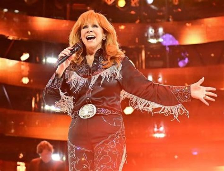 Did reba mcentire rodeo?