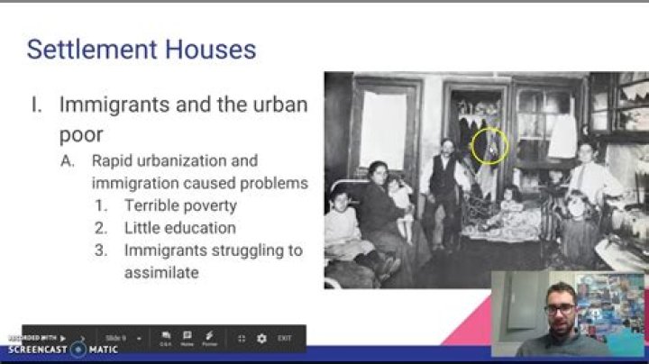 Did settlement houses help immigrants?
