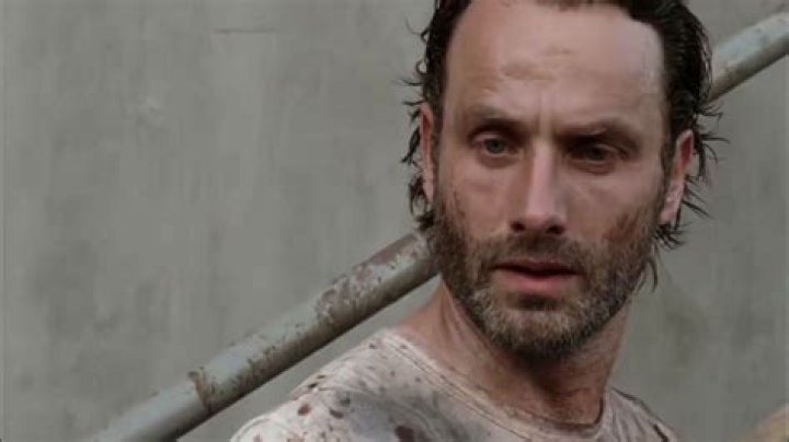 Did shane get scratched on the walking dead?