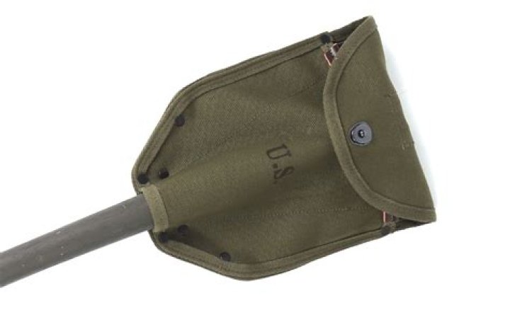 Did soldiers carry shovels?