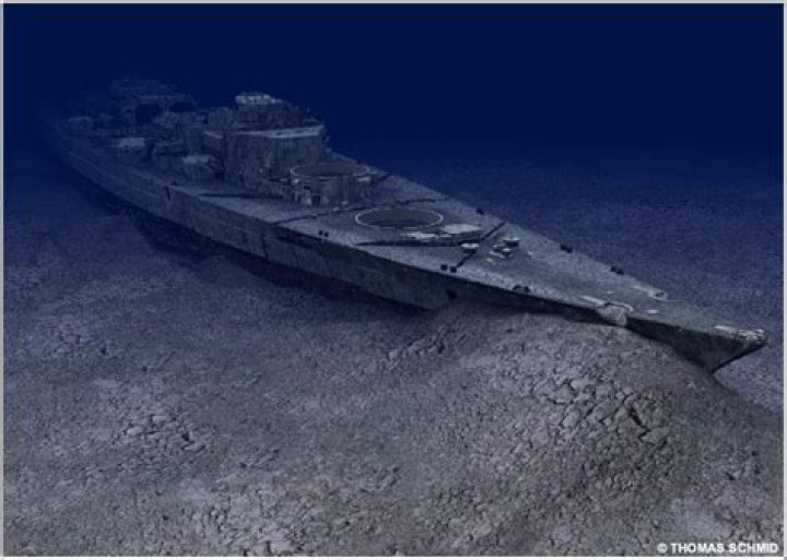 Did the bismarck sink the hood?