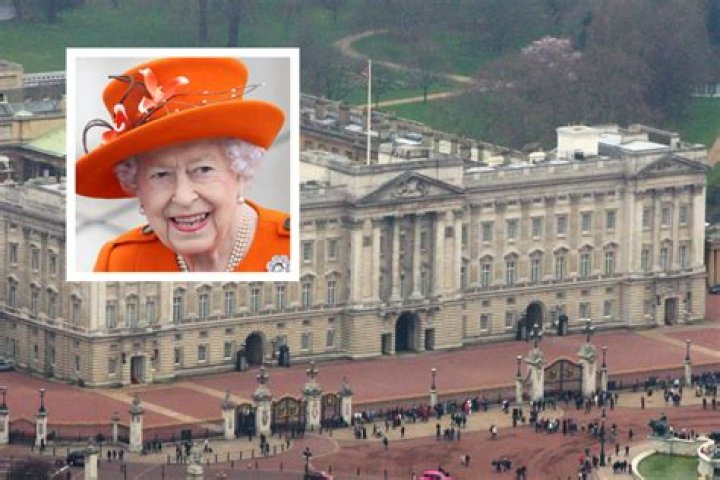 Did the buckingham palace intruder speak to the queen?